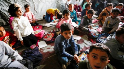 Gazze’de Öğrencilerin Eğitimi Zorlu Şartlarda Devam Ediyor