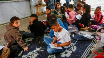 Gazze’de Öğrencilerin Eğitimi Zorlu Şartlarda Devam Ediyor